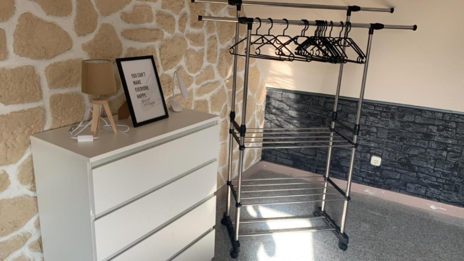 Zimmer In Wohnung, Monteure, Zentral, Enger Dış mekan fotoğraf